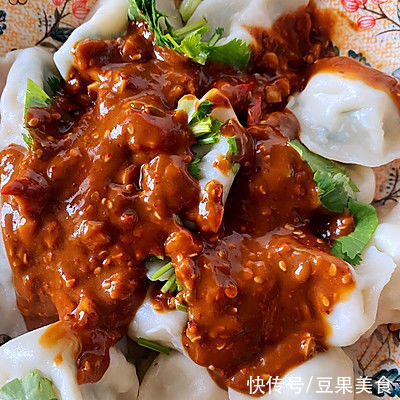 上桌前不被看好的麻酱饺子，吃完却逆风翻盘