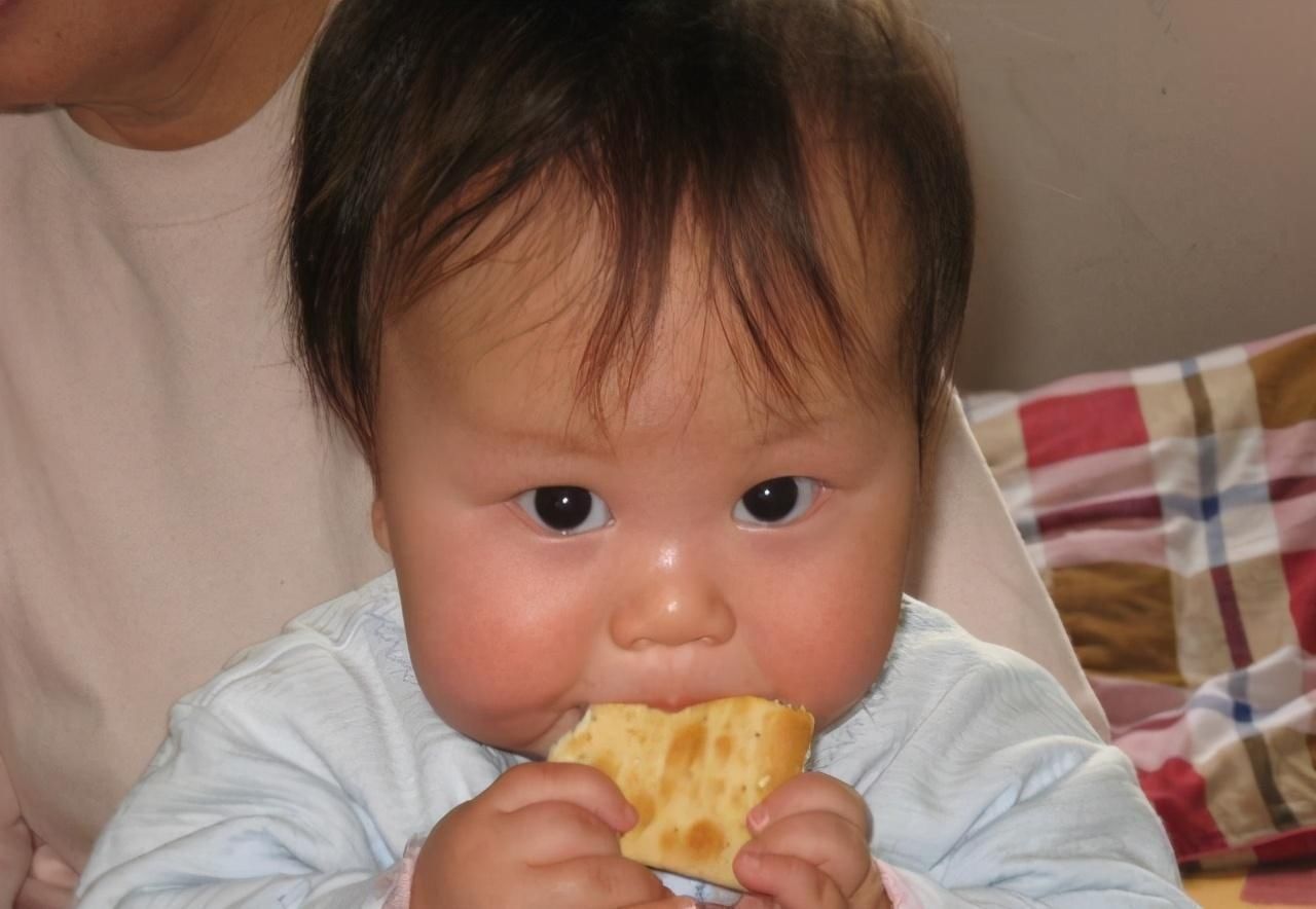 果冻|双胞胎姐弟,先后出现积食,医生怒斥:3种食物再吃,会伤透脾胃