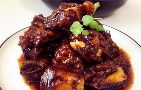 炖排骨时,焯水后又腥又柴教你1个技巧,排骨香嫩入味,无腥味