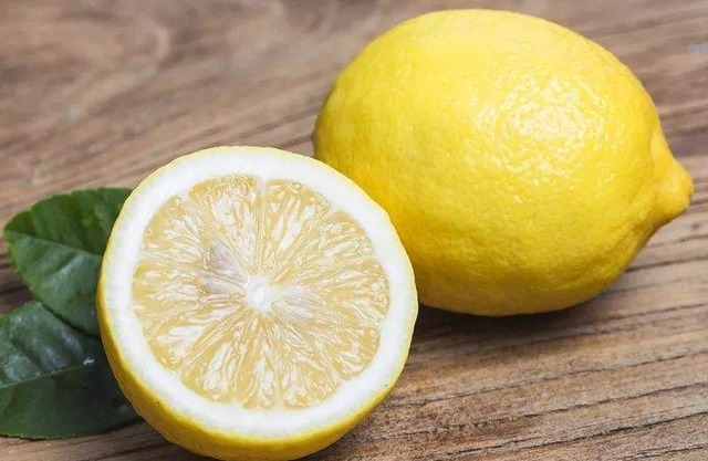 黄芪|女人月经变少不要慌，多吃4种激发食物，排出子宫毒素卵巢也受益