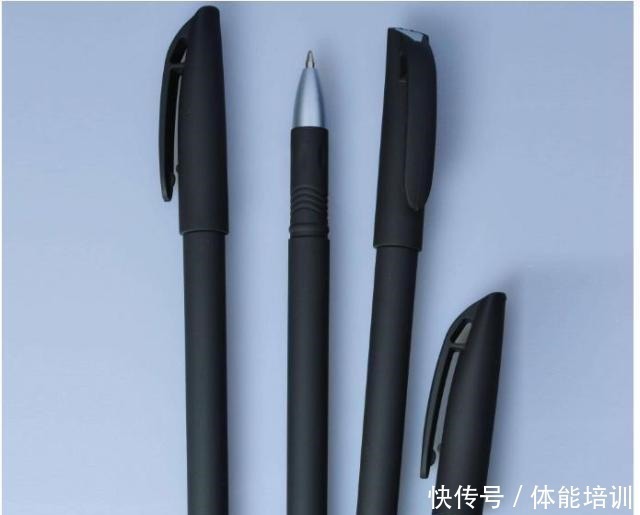 水彩|白墙被乱涂乱画,白墙上的污渍怎么去除,教你去除墙壁污渍小妙招!