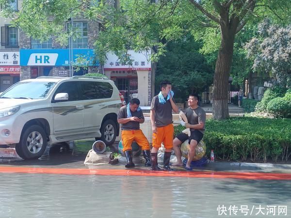 无情人|「大河网景」暴雨无情人有情 山西吕梁救援队7×24小时连轴转在郑州排水救灾