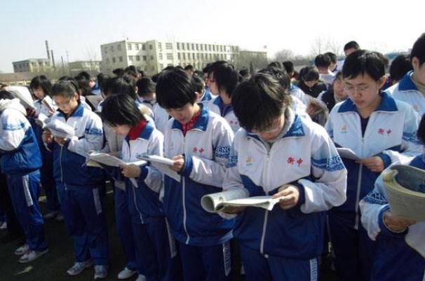 “学霸草稿纸”走红朋友圈，学生是否自律，看草稿纸就知道了