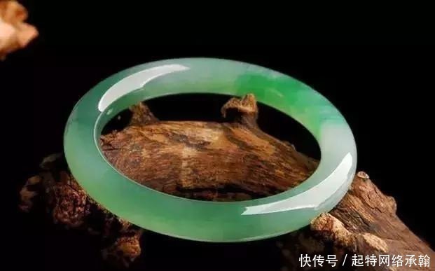 6万买的飘花翡翠手镯,行家却说只值6千,少的这个0哪儿去了?