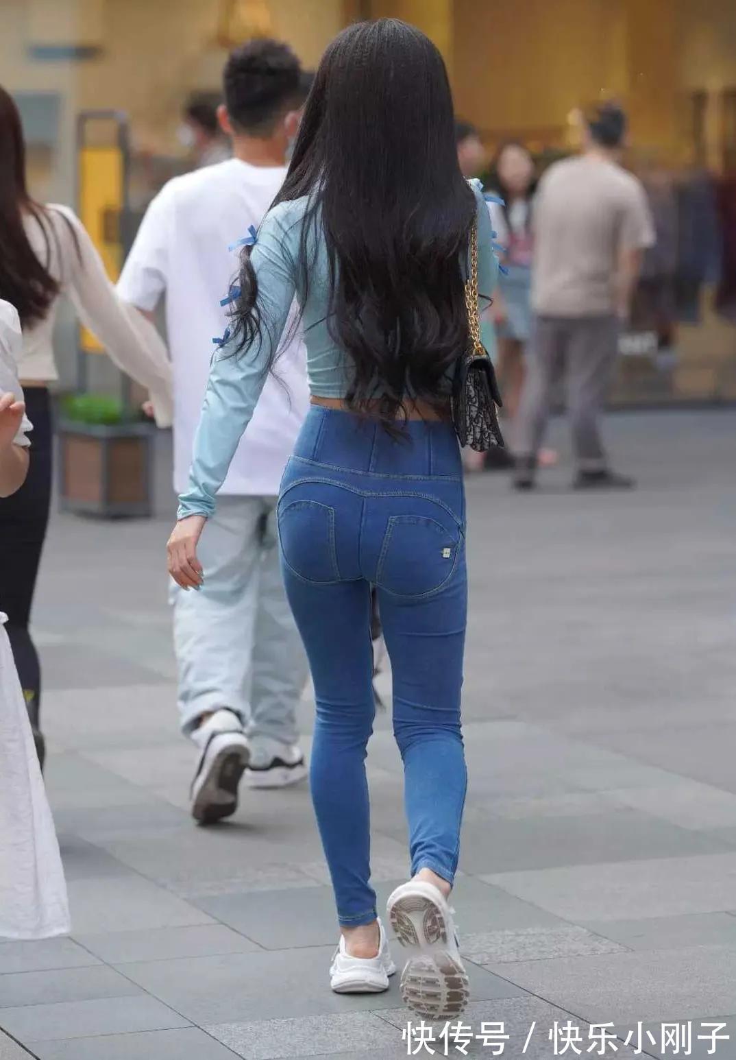 牛仔裤 颜值和身材都一般的女生,只是因为穿了一条牛仔裤,就变得很惹眼