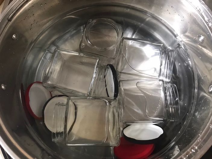 城里人腌酸菜，就学这个方法，只要家里有瓶子，就能腌出地道酸菜