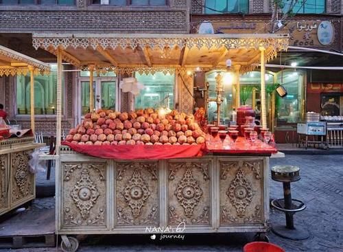  南疆的这个夜市，汇聚各种当地美食，非常有生活的气味