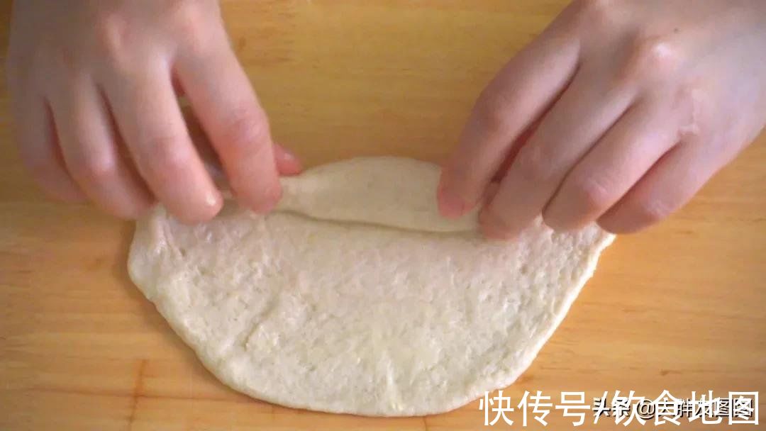 揭秘！芝麻卷面包的做法，太简单了，外脆里松，不用再出去买