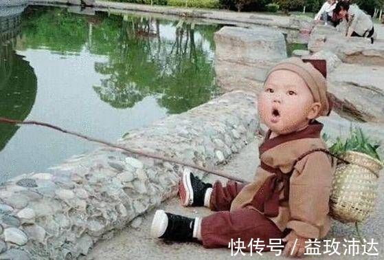 妈妈|外公带3岁孙子去公园玩,妈妈担心,让外公发来照片,妈妈笑喷了