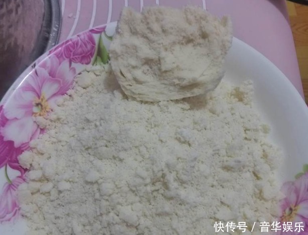 炸丸子时，千万别用淀粉了！换成“它”，丸子外酥里嫩不油腻