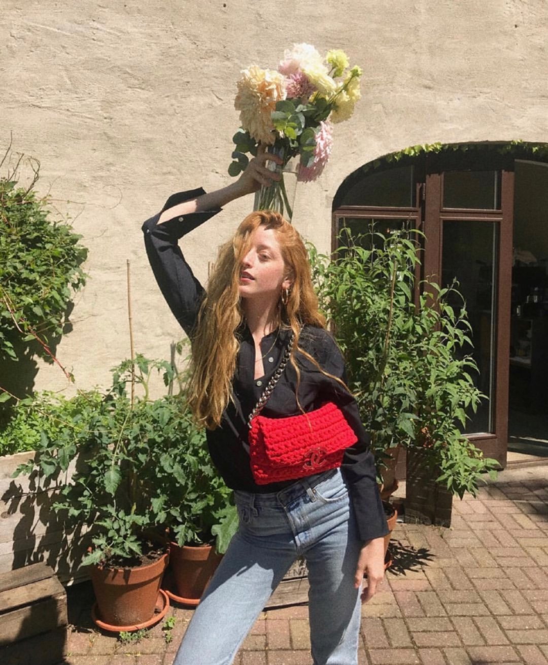 美姐|比黑白还配的颜色，大概只有它了……