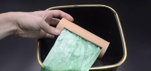 垃圾袋|保鲜袋用完后的纸筒不要扔,原来放在家里特别实用,方法太赞了