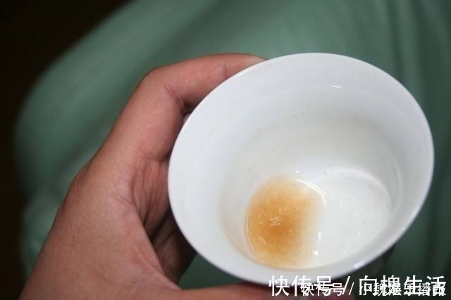 白醋|茶杯、茶壶上面长满了茶垢,该怎样清洗这3招最实用,尽早掌握