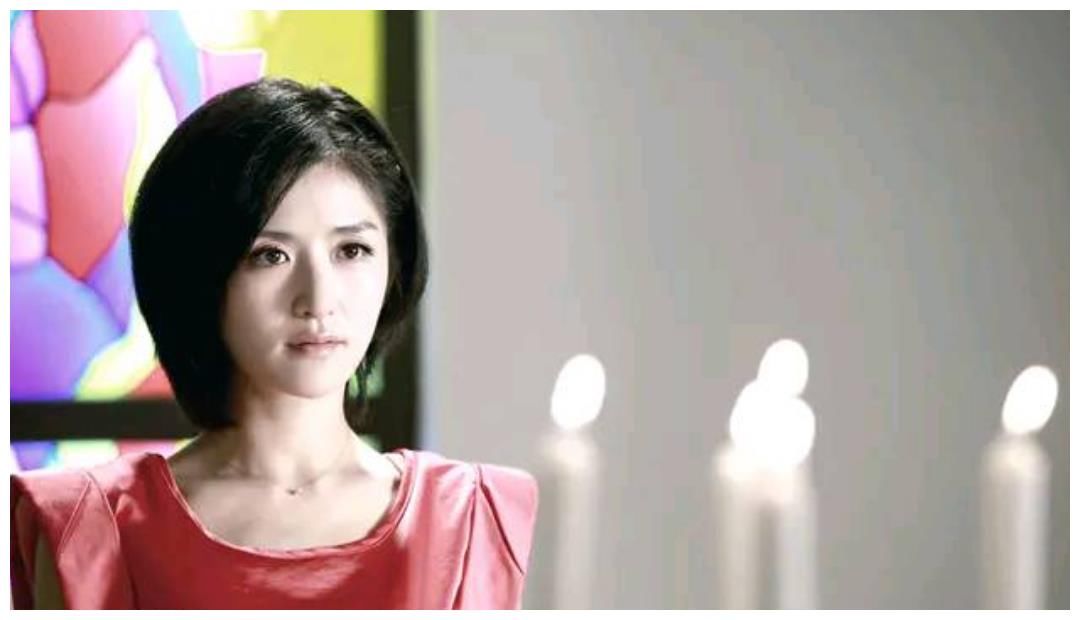 何炅“四宗罪”跌落神坛?从万人捧到遭唾弃,牵手照只是冰山一角