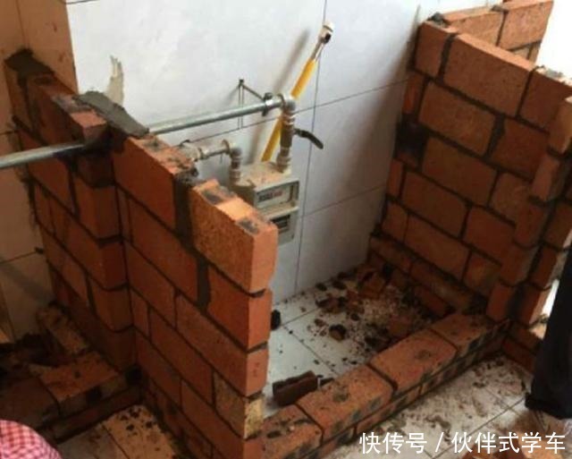 儿媳|老瓦工非用“土砖”做整体厨房,儿媳一脸嫌弃!完工后才知高档货!