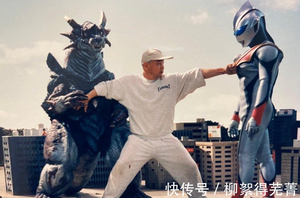 幕后|迪迦奥特曼25年前幕后花絮流出,迪迦竟有A4腰,身材完虐邪恶迪迦