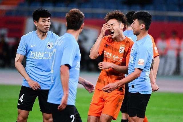 裁判|凌晨1点,中国足协官宣争议决定:大连人再遭重创,球迷吐槽声一片