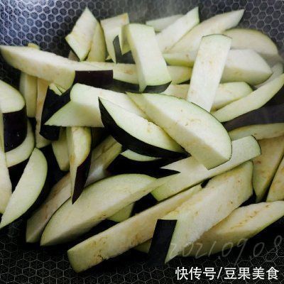 好吃|迷倒全家的蒜香红油焖茄条，真心好吃