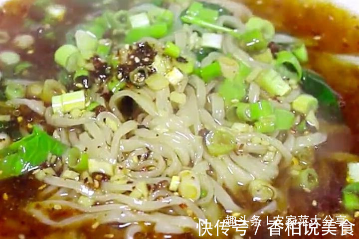 早餐吃一碗酸酸开胃的酸汤面,开启一天的好胃口,把汤做好是关键