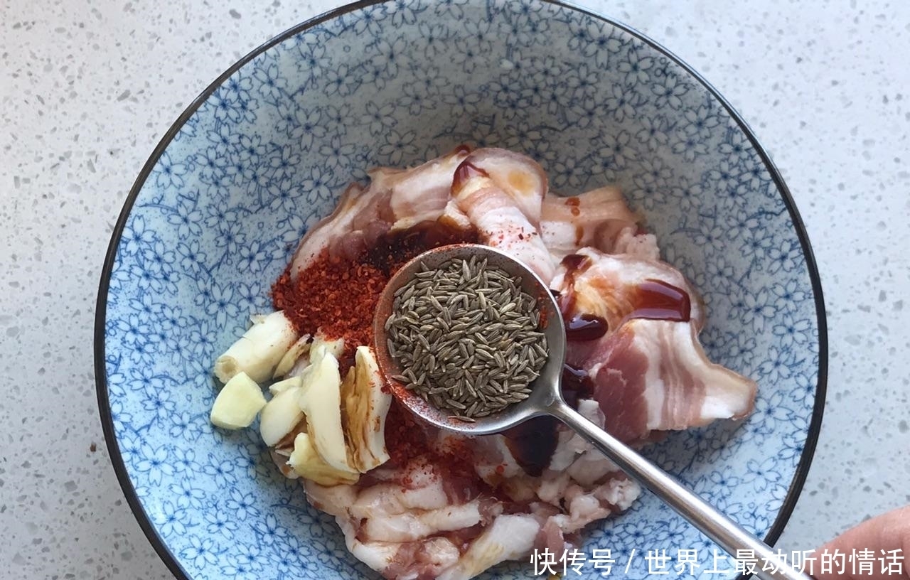 这样吃五花肉,才是最经典的吃法!想想都流口水!