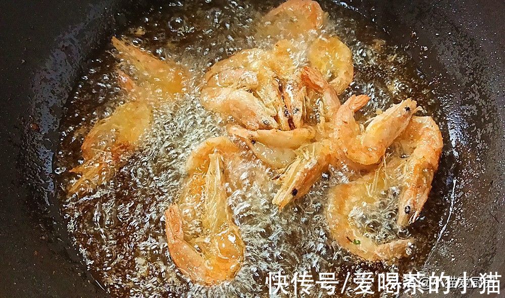 想吃干锅虾不用去饭店，教你在家做，下酒又下饭一大锅不够吃