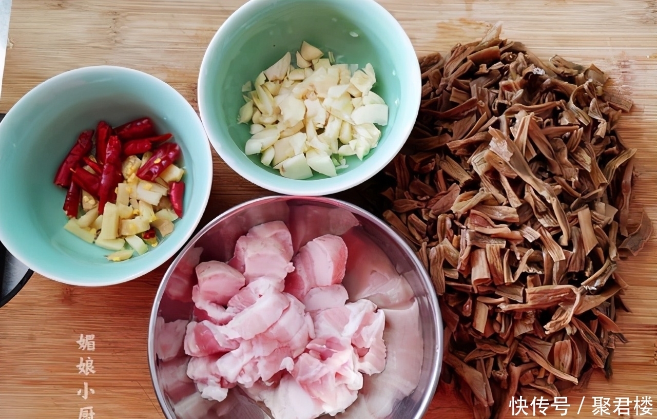 日常午餐2菜1汤,在都市里做的农家菜,有老家味又省钱