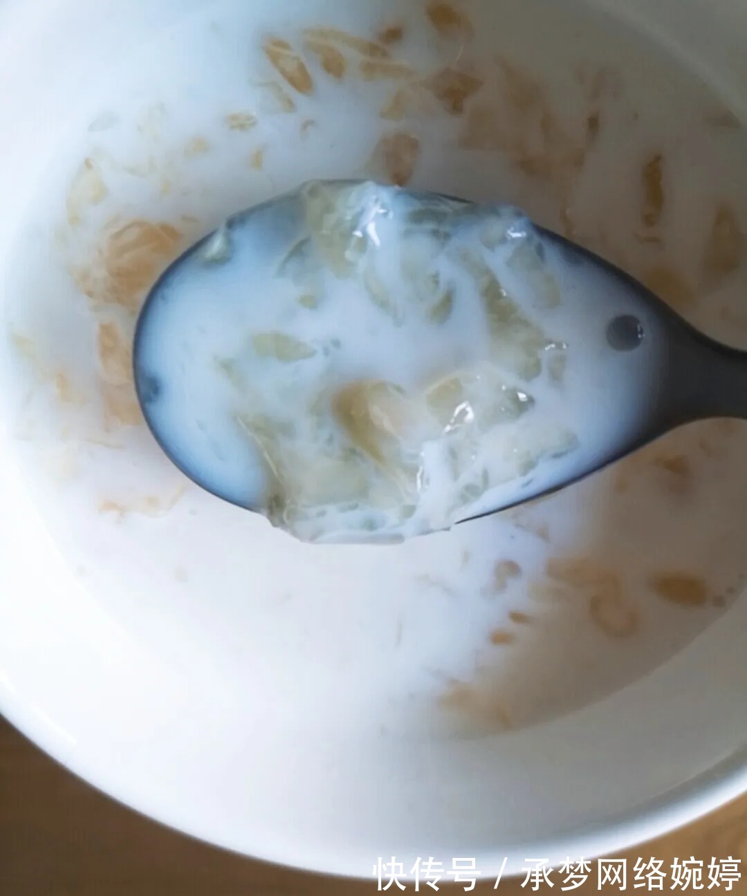 银耳|上海一女子,坚持每天吃银耳养颜,连吃几天后,皮肤怎么样了?