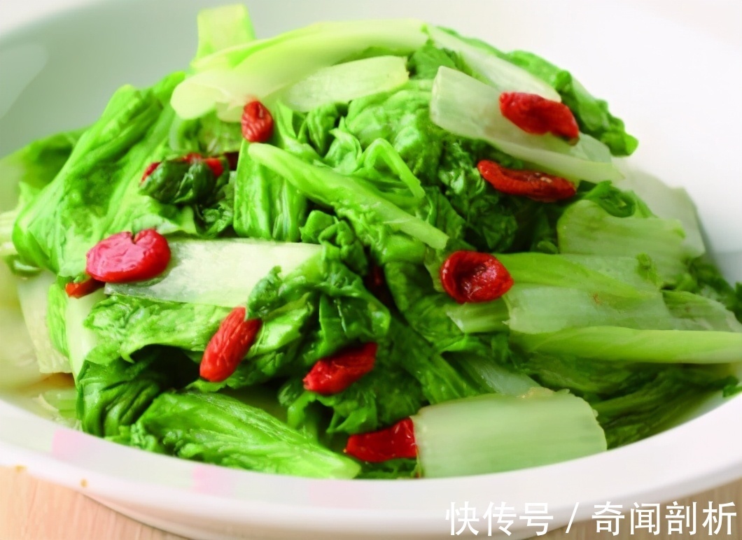 鲜嫩|不管炒什么青菜，不要直接下锅！牢记这3点，青菜鲜嫩翠绿不出水