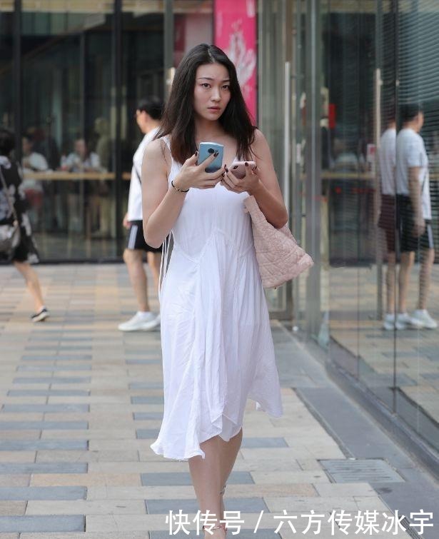  白色|白裙飘飘美女驾到，浪漫的白色吊带裙穿出女性温柔气质！