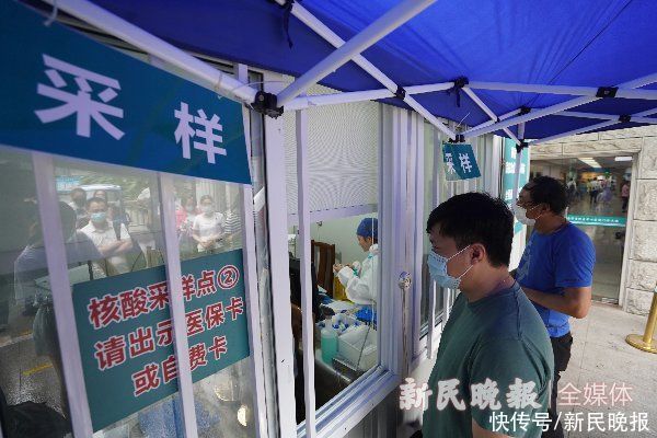 采样|上完一个班头 手酸得抬不起！目击核酸检测点医护人员艰辛