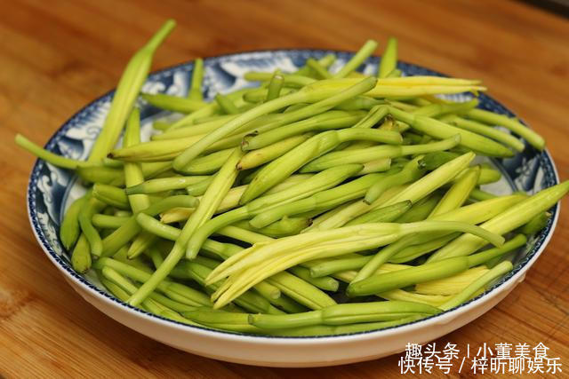 黄花菜|6种蔬菜晒干后,比新鲜的还好吃,冬天炖肉很香,放半年都不坏