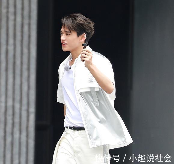 沙溢|《跑男10》陣容,蔡徐坤baby榜上有名,黃旭熙或?qū)⒈怀?
onload=