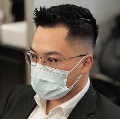 男人过了35岁，少留幼稚的发型！建议剪4种清爽造型，轻熟又帅气