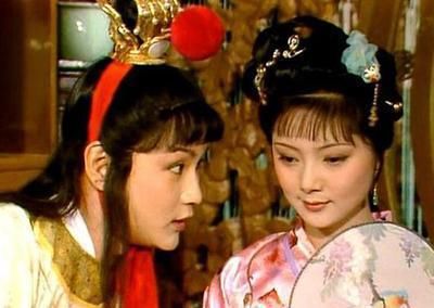  赵姨娘|《红楼梦》里集美貌与才华于一身的女子，赵姨娘都赞叹：会做人！