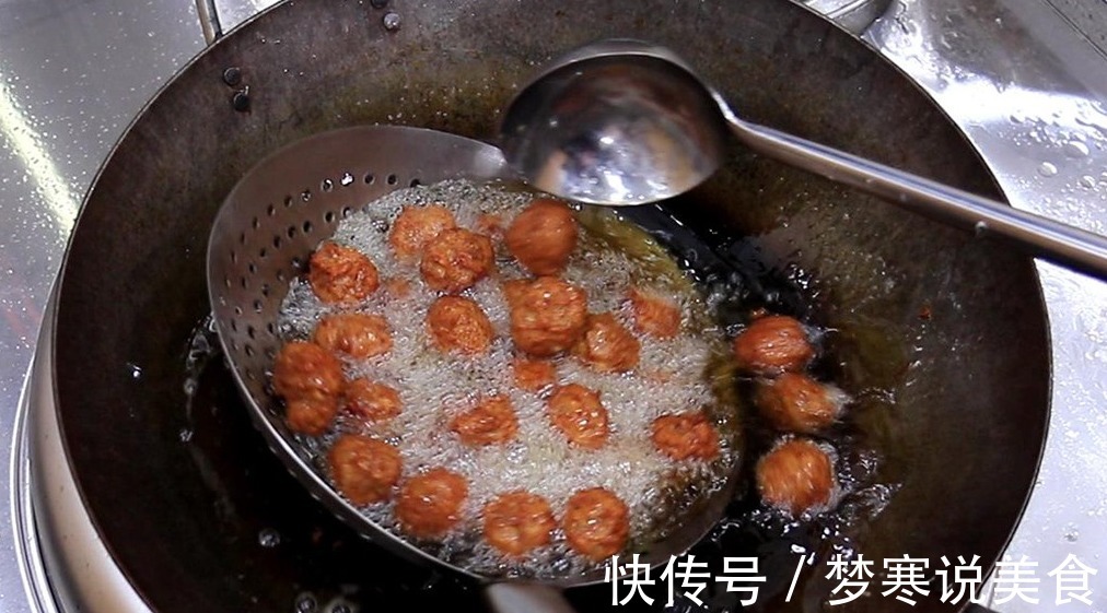 肉丸子好吃有诀窍,厨师长教你饭店秘制做法,香糯Q弹,久煮不散!