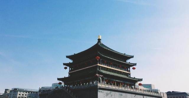 此陵墓被盗,盗墓贼落下一瓶子,专家鉴定后说:这个盗墓贼有点傻