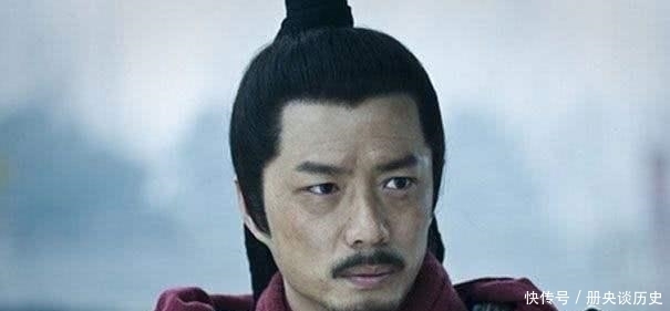 沐英墓中出土一件青花瓶,它在展览时,却有一个奇怪的摆放规律