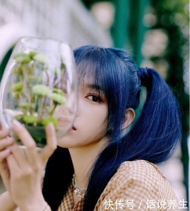 少女|“漫画少女”程潇好绝,迷雾蓝发色配双马尾,女生看了都心动!