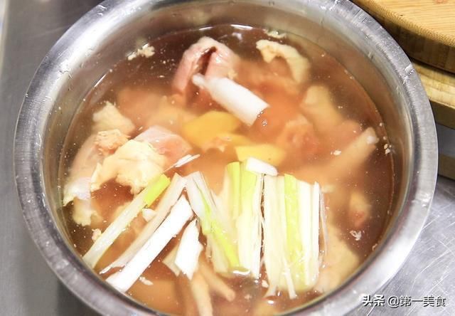 厨师长|鸡肉和茶树菇这样一起炖，鲜到骨子里，厨师长分享地道农家做法