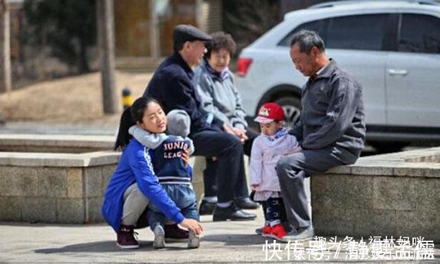 妈妈|小两口出去谁抱孩子,能看出家庭的幸福程度?这种情况最让人羡慕