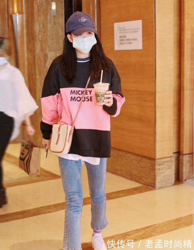 紧身牛仔裤 怎么把“牛仔裤”穿好看?裤型和搭配都要下功夫