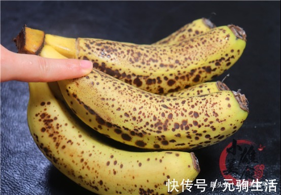 催熟剂|香蕉放两天就变黑,果摊贩子教我一招,放一个月不发黑还新鲜