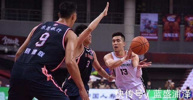 球员|辽宁队22分惨败,赛后杨鸣1举动激怒球迷,郭艾伦终究错付!