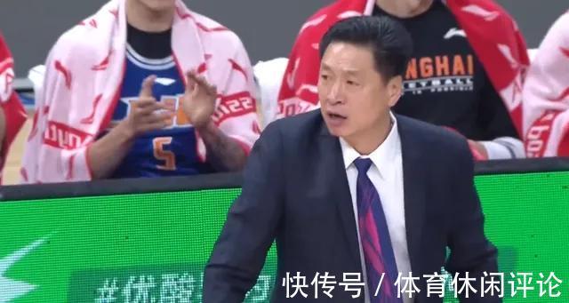 冯莱|117-100!山东男篮17分大胜上海男篮,李春江被打的没脾气