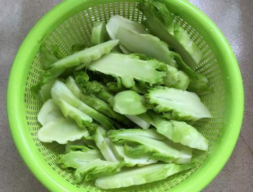 开春，8块钱一斤的菜，含钙量高，清香鲜嫩解油腻，贵也值得吃