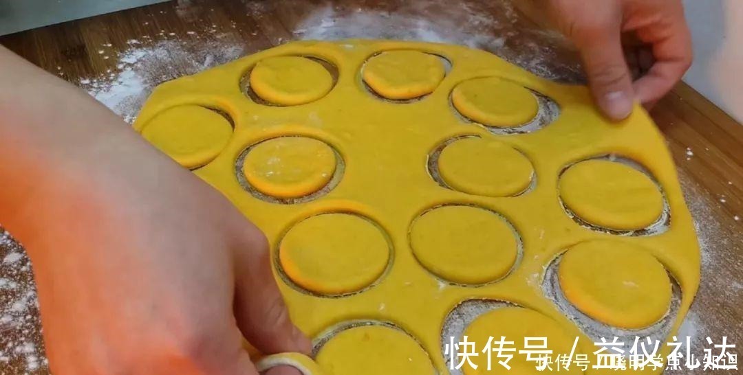 油条|半个南瓜，1个鸡蛋，不用一滴水，比油条做法简单，比蛋糕都好吃