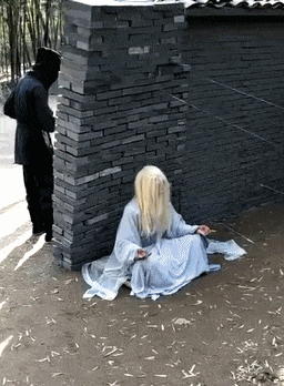 |搞笑GIF趣图哥们,你这车的动力不错,在参加比赛吗?