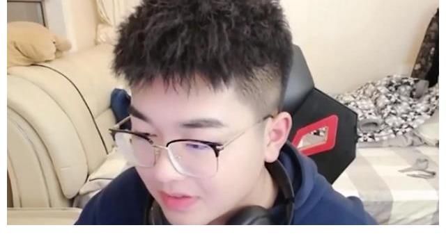 林锡携郝一点女装出镜，被吐槽没诚意！同为顶流主播ANBK更有看点