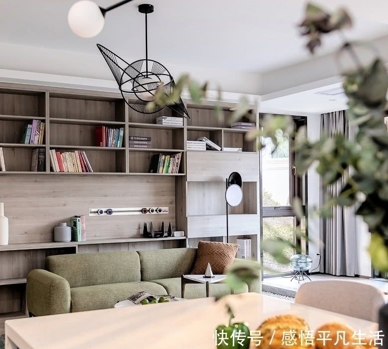 吧台|她取消客厅三件套老气摆放,室内通透大气,美而不艳,传遍整小区
