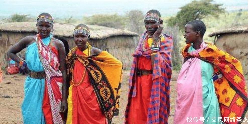 非洲有个奇葩部落,居然存在着女人剃光头,男人留长发的风俗